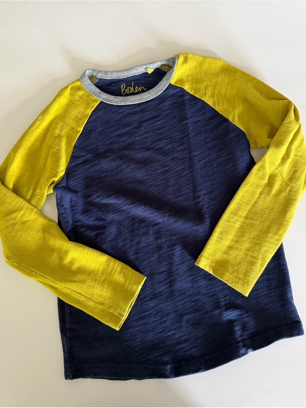 Boden Boysโ Size 7-8Y Navy & Yellow Raglan Long-Sleeve Top